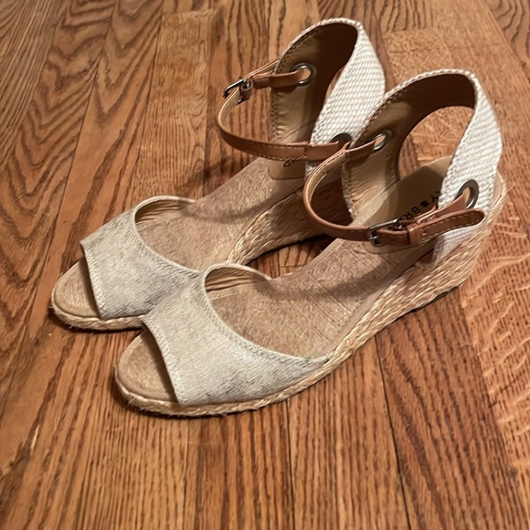 Lucky Brand Kyndra Bohemian Wedge Sandals in Tan w/metallic accents Size 9M/40 - Picture 6 of 16